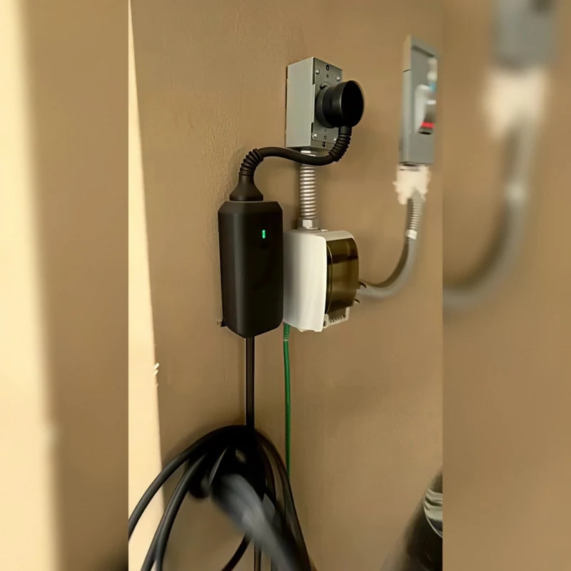 Instalación de cargador para vehículo eléctrico en Carretera Nacional